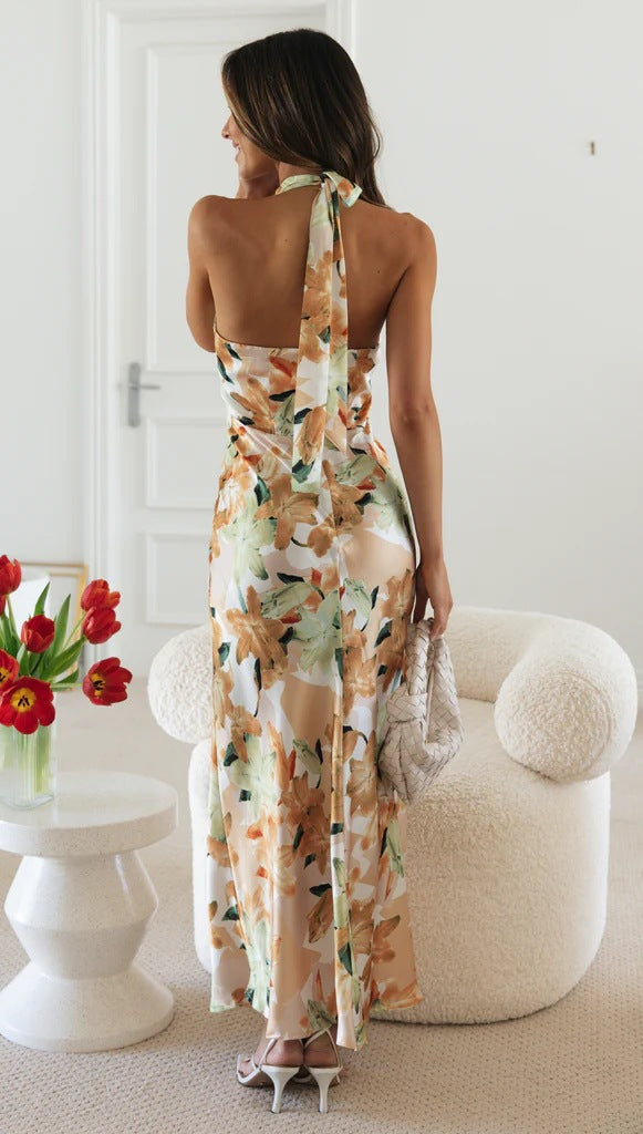 Vestido largo sin espalda con cordones y tirantes halter